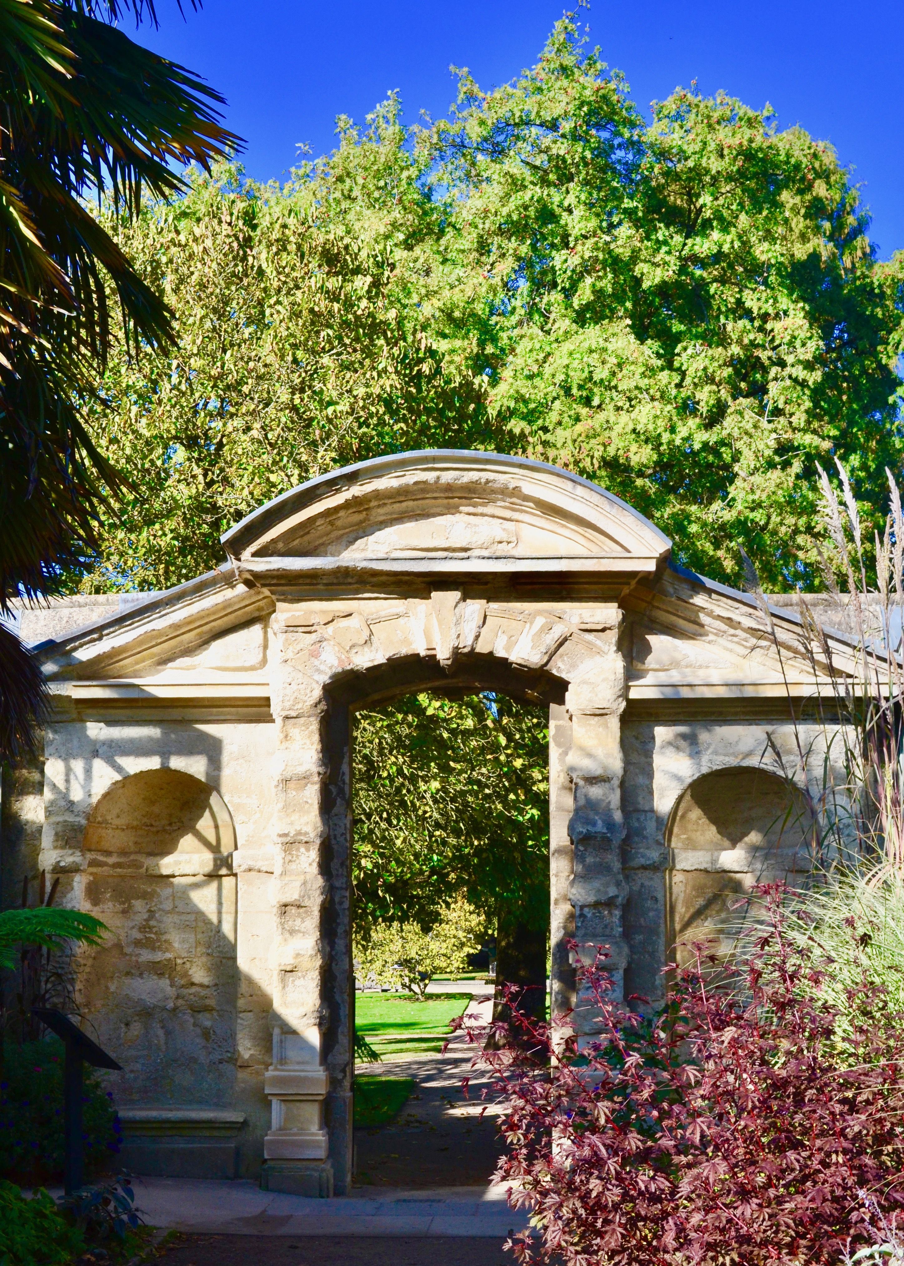 https://mdw-travel-data-us-east-1.s3.amazonaws.com/img/country/United-Kingdom/Oxford-Botanic-Garden/img_03.jpg