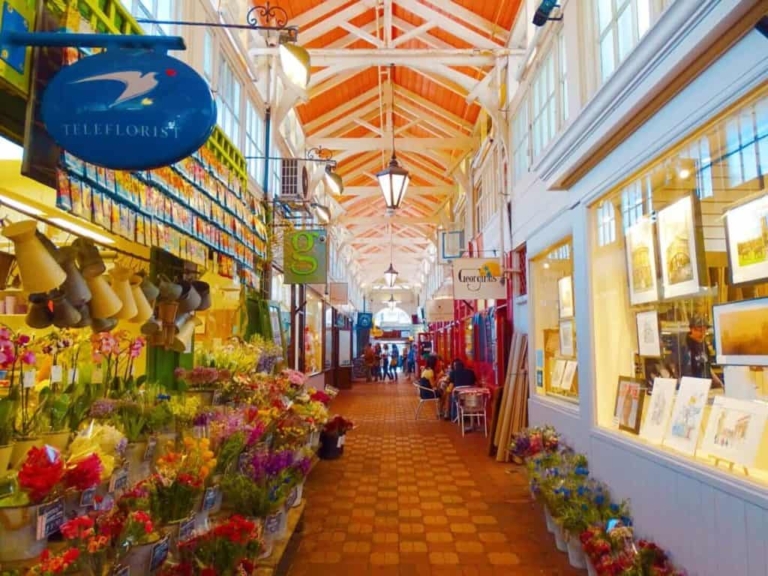 https://mdw-travel-data-us-east-1.s3.amazonaws.com/img/country/United-Kingdom/Oxford-Covered-Market/img_00.jpg
