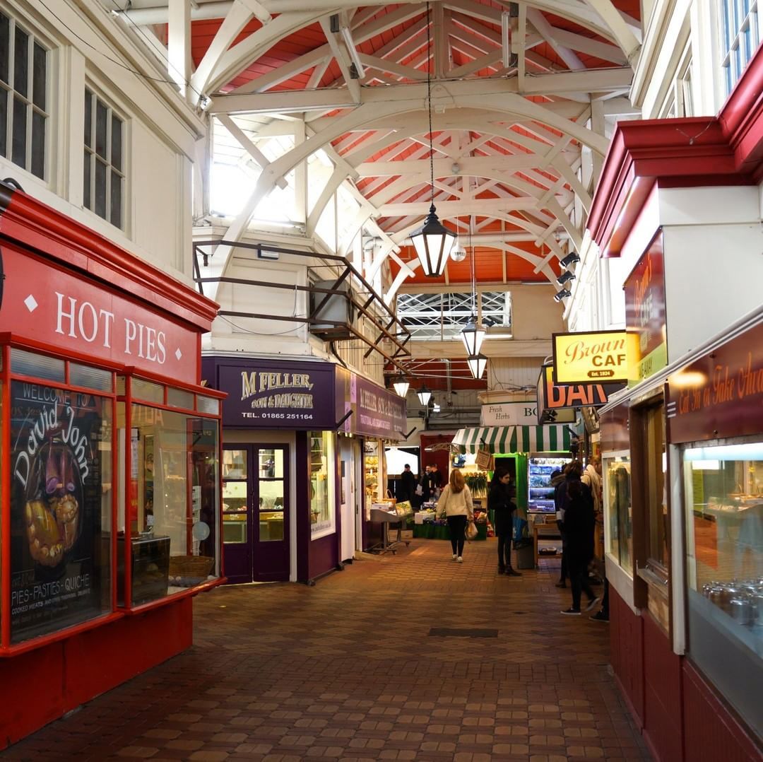 https://mdw-travel-data-us-east-1.s3.amazonaws.com/img/country/United-Kingdom/Oxford-Covered-Market/img_02.jpg