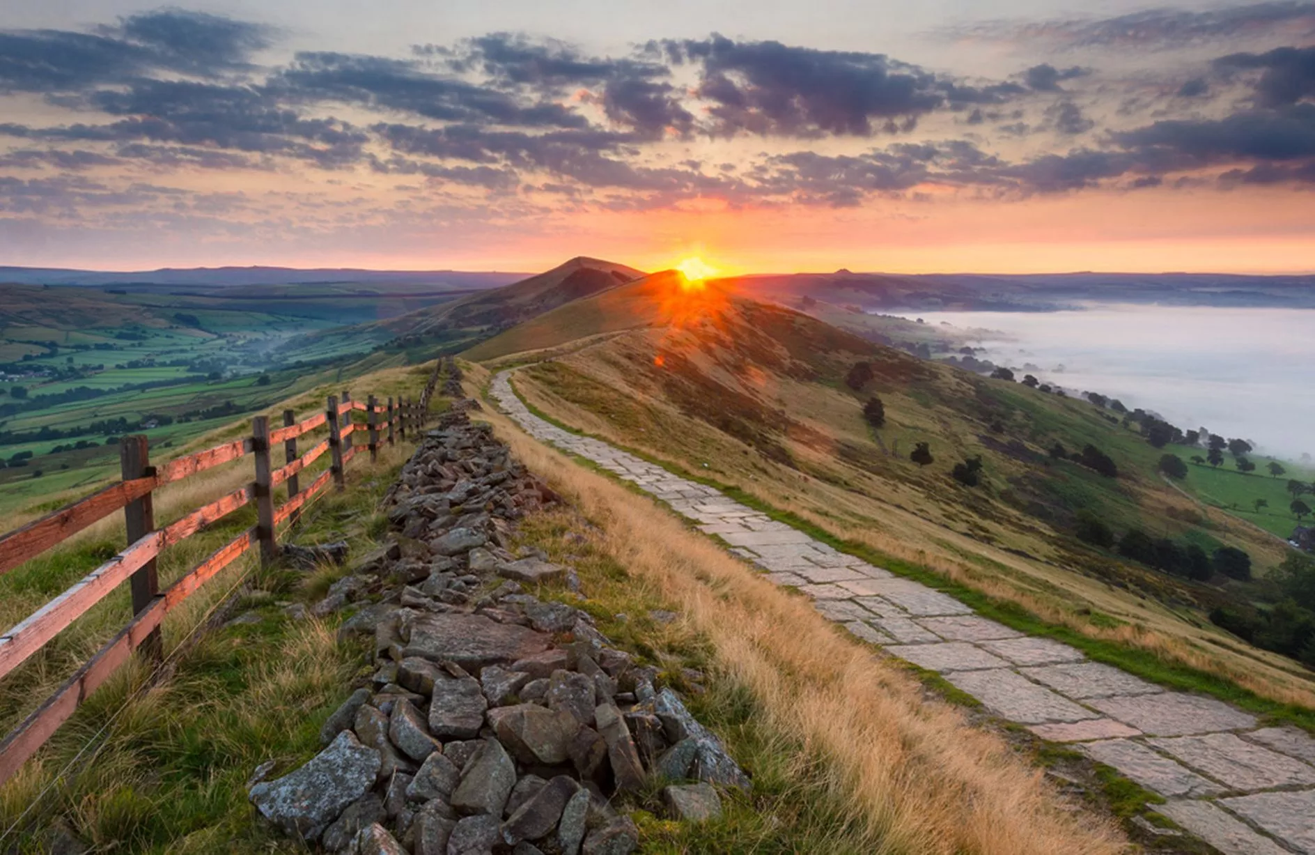 https://mdw-travel-data-us-east-1.s3.amazonaws.com/img/country/United-Kingdom/Peak-District-National-Park/img_01.jpg