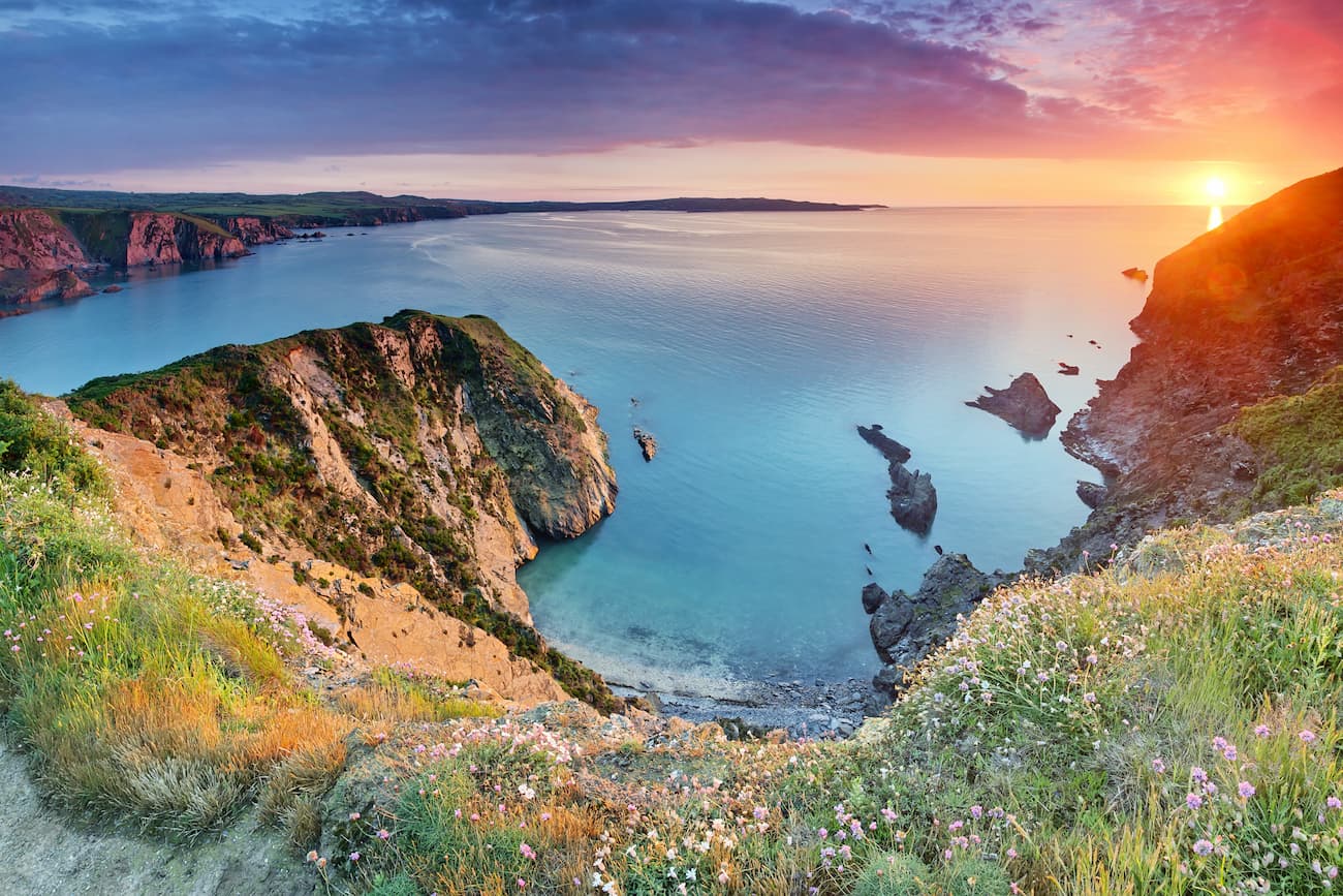 https://mdw-travel-data-us-east-1.s3.amazonaws.com/img/country/United-Kingdom/Pembrokeshire-Coast-National-Park/img_01.jpg