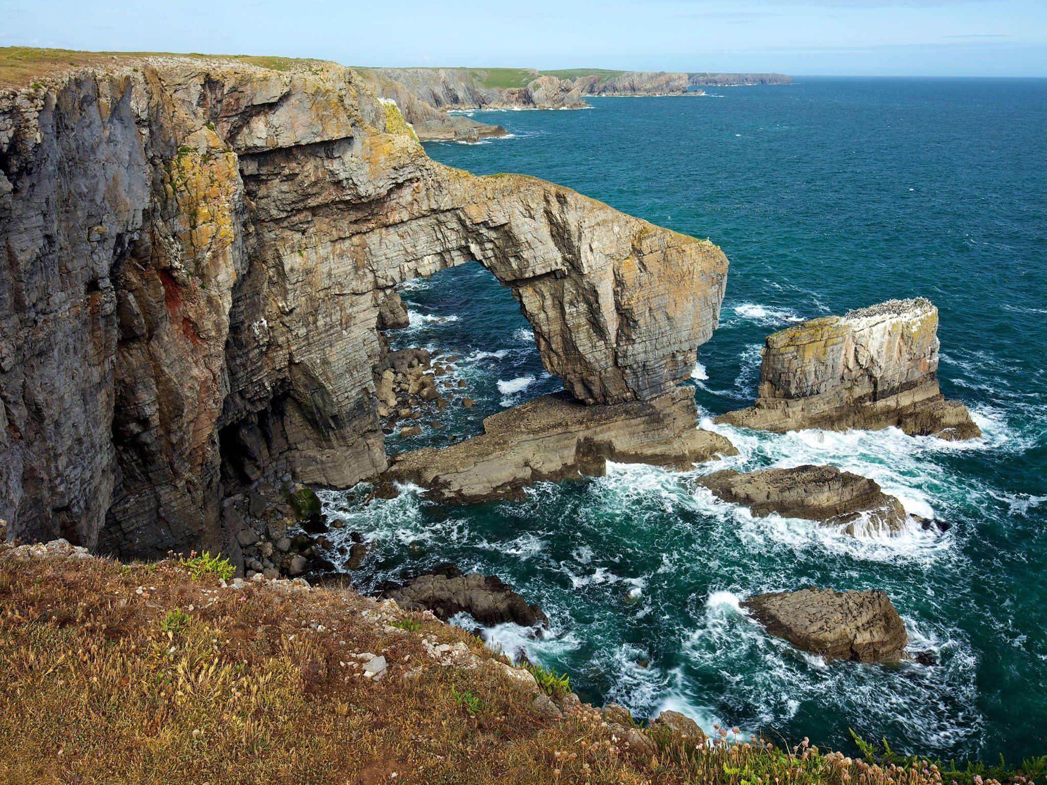 https://mdw-travel-data-us-east-1.s3.amazonaws.com/img/country/United-Kingdom/Pembrokeshire-Coast-National-Park/img_02.jpg