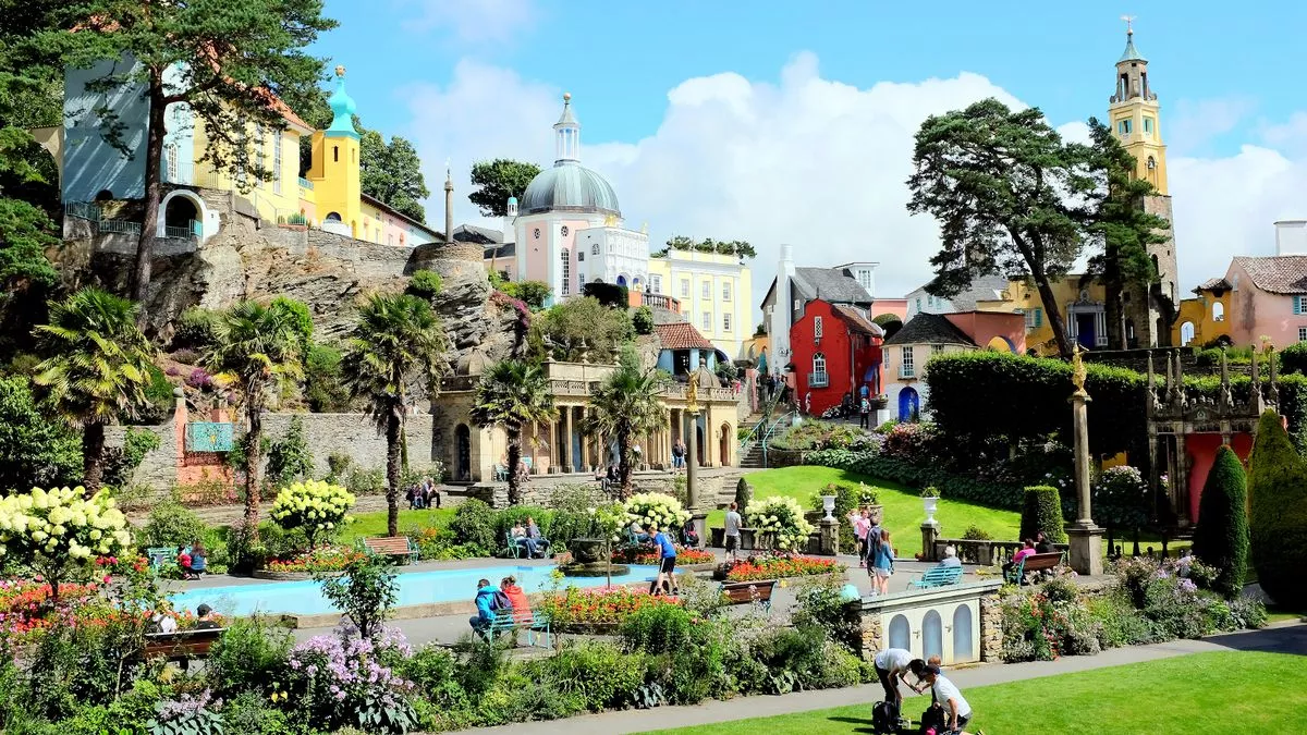 https://mdw-travel-data-us-east-1.s3.amazonaws.com/img/country/United-Kingdom/Portmeirion-Village/img_01.jpg
