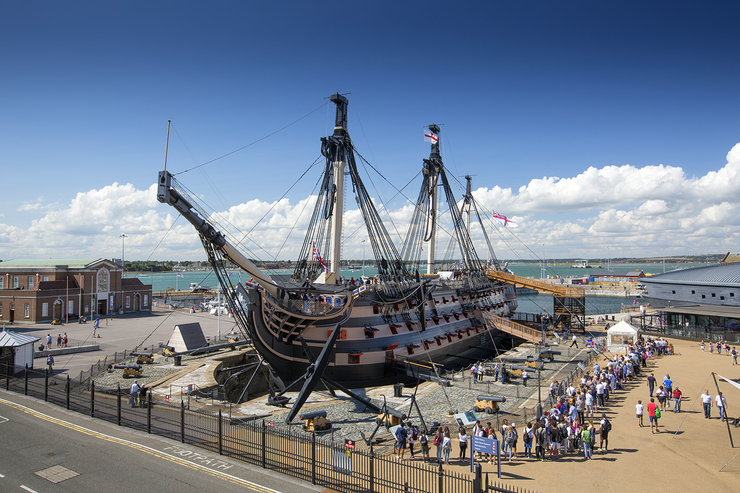 https://mdw-travel-data-us-east-1.s3.amazonaws.com/img/country/United-Kingdom/Portsmouth-Historic-Dockyard/img_00.jpg