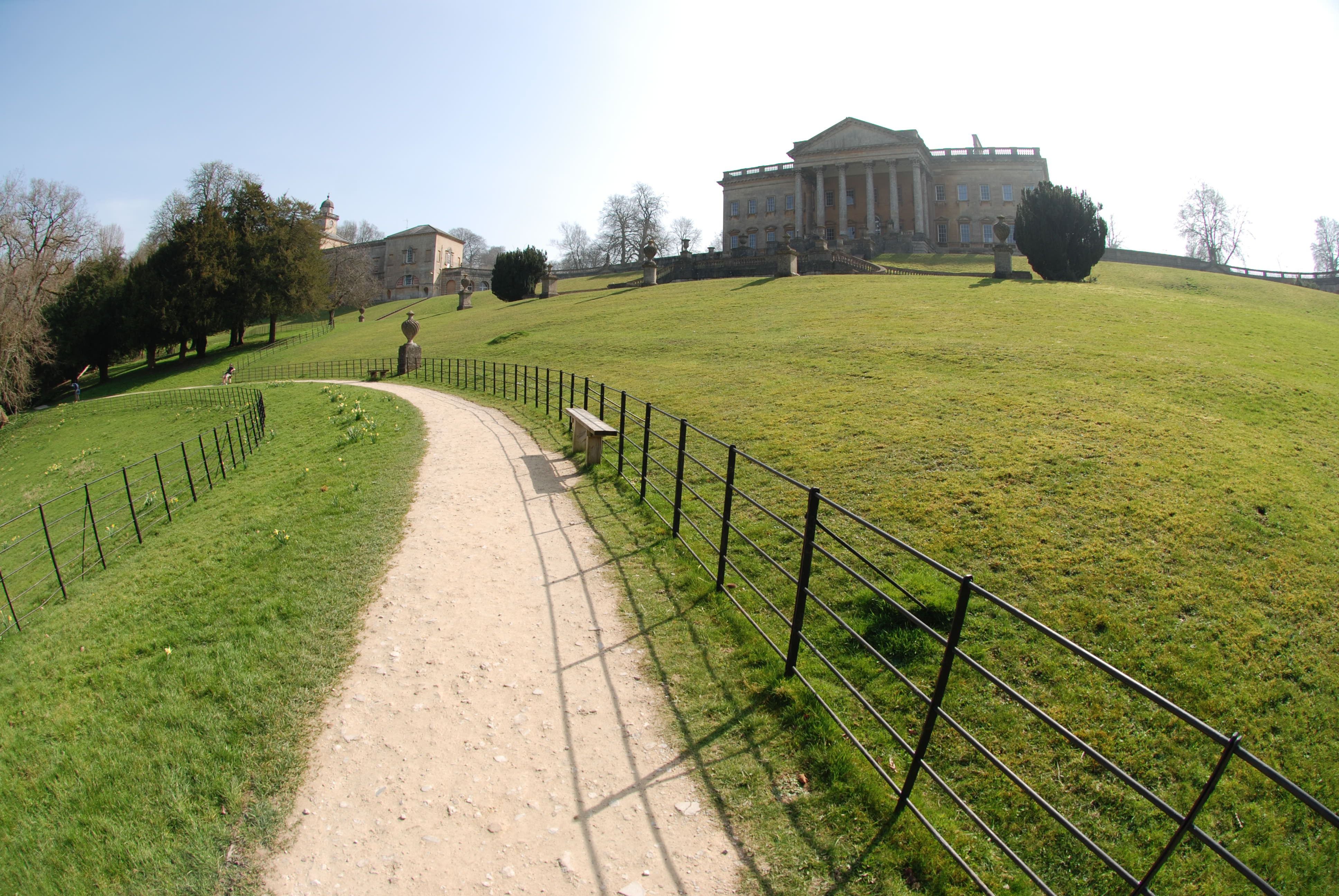 https://mdw-travel-data-us-east-1.s3.amazonaws.com/img/country/United-Kingdom/Prior-Park-Landscape-Garden/img_02.jpg