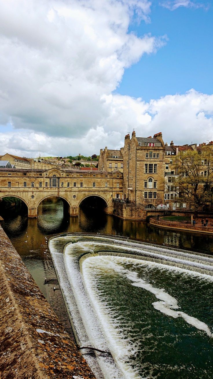 https://mdw-travel-data-us-east-1.s3.amazonaws.com/img/country/United-Kingdom/Pulteney-Bridge/img_01.jpg