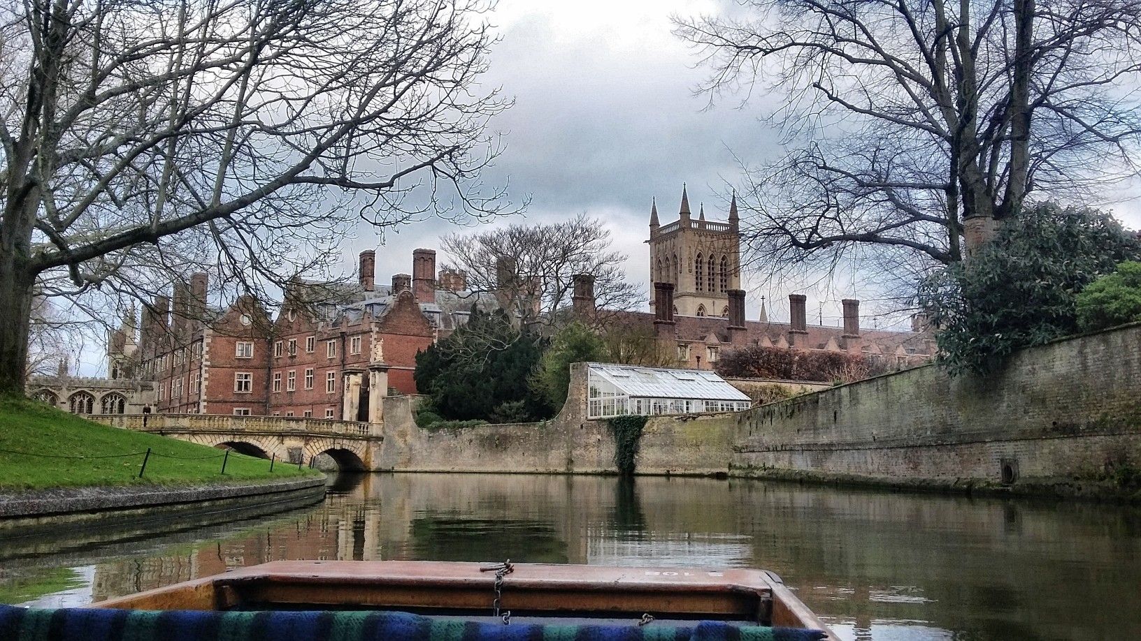 https://mdw-travel-data-us-east-1.s3.amazonaws.com/img/country/United-Kingdom/Punting-on-the-River-Cam/img_02.jpg