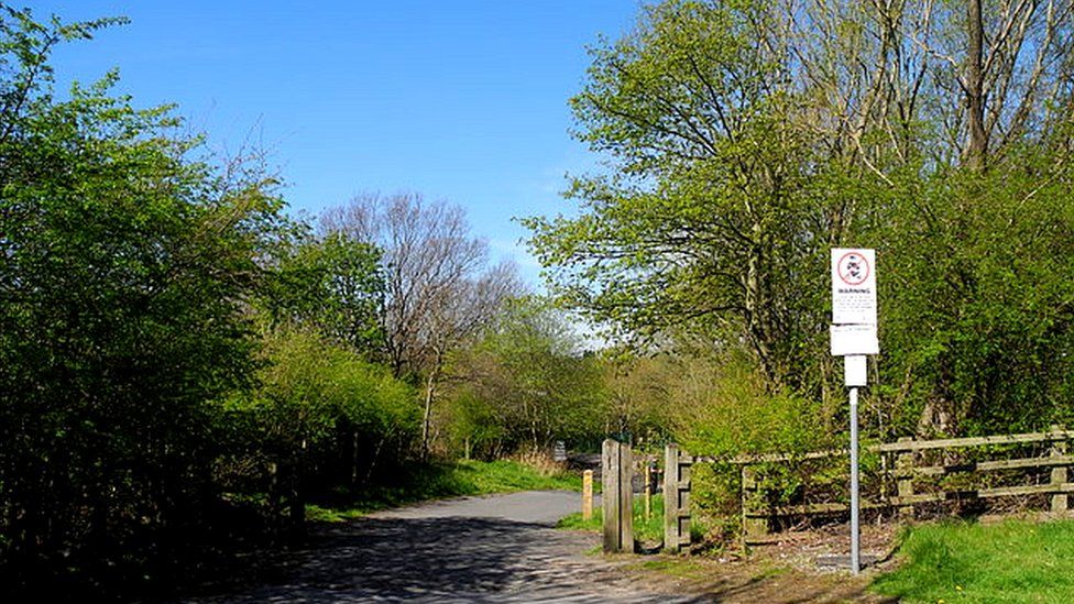 https://mdw-travel-data-us-east-1.s3.amazonaws.com/img/country/United-Kingdom/Reddish-Vale-Country-Park/img_02.jpg