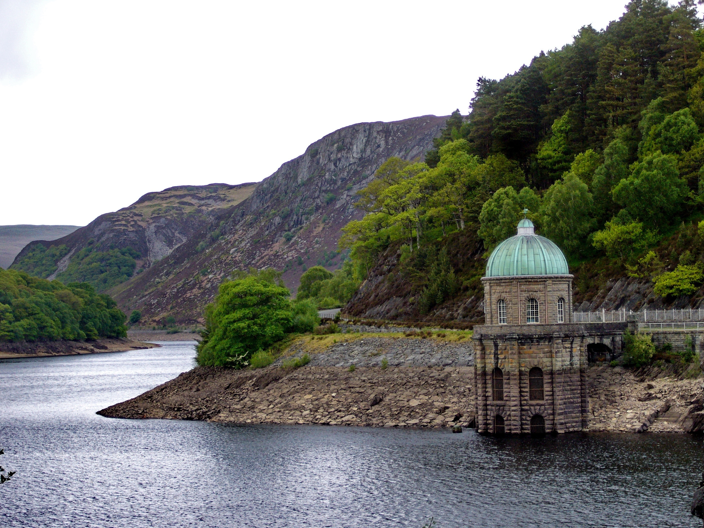 https://mdw-travel-data-us-east-1.s3.amazonaws.com/img/country/United-Kingdom/Rhayader-and-Elan-Valley/img_01.jpg