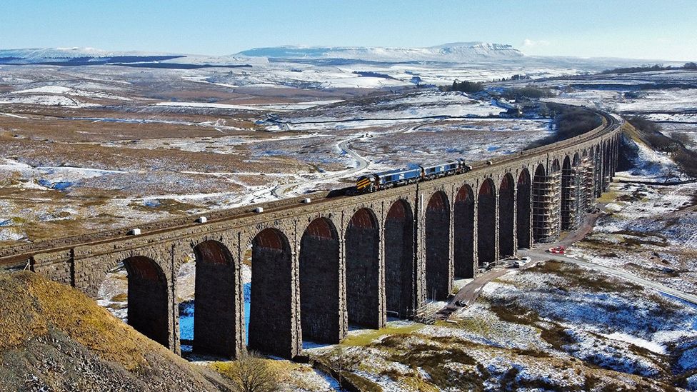 https://mdw-travel-data-us-east-1.s3.amazonaws.com/img/country/United-Kingdom/Ribbleshead-Viaduct/img_02.jpg