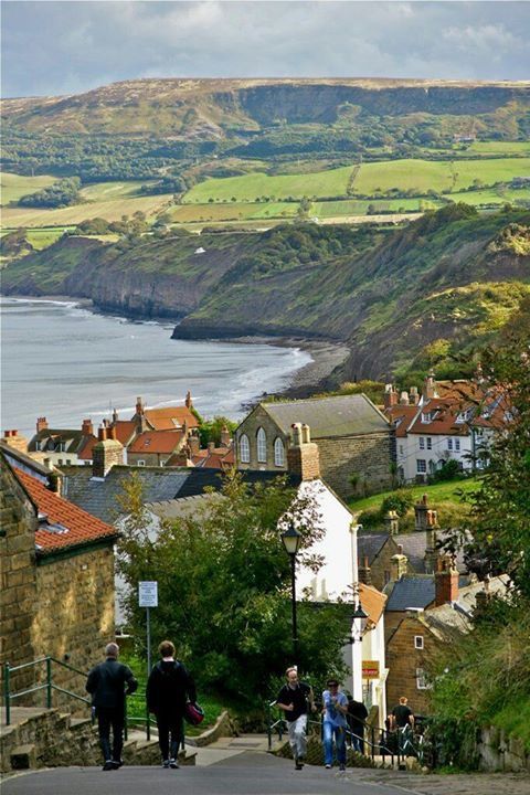 https://mdw-travel-data-us-east-1.s3.amazonaws.com/img/country/United-Kingdom/Robin-Hoods-Bay/img_01.jpg