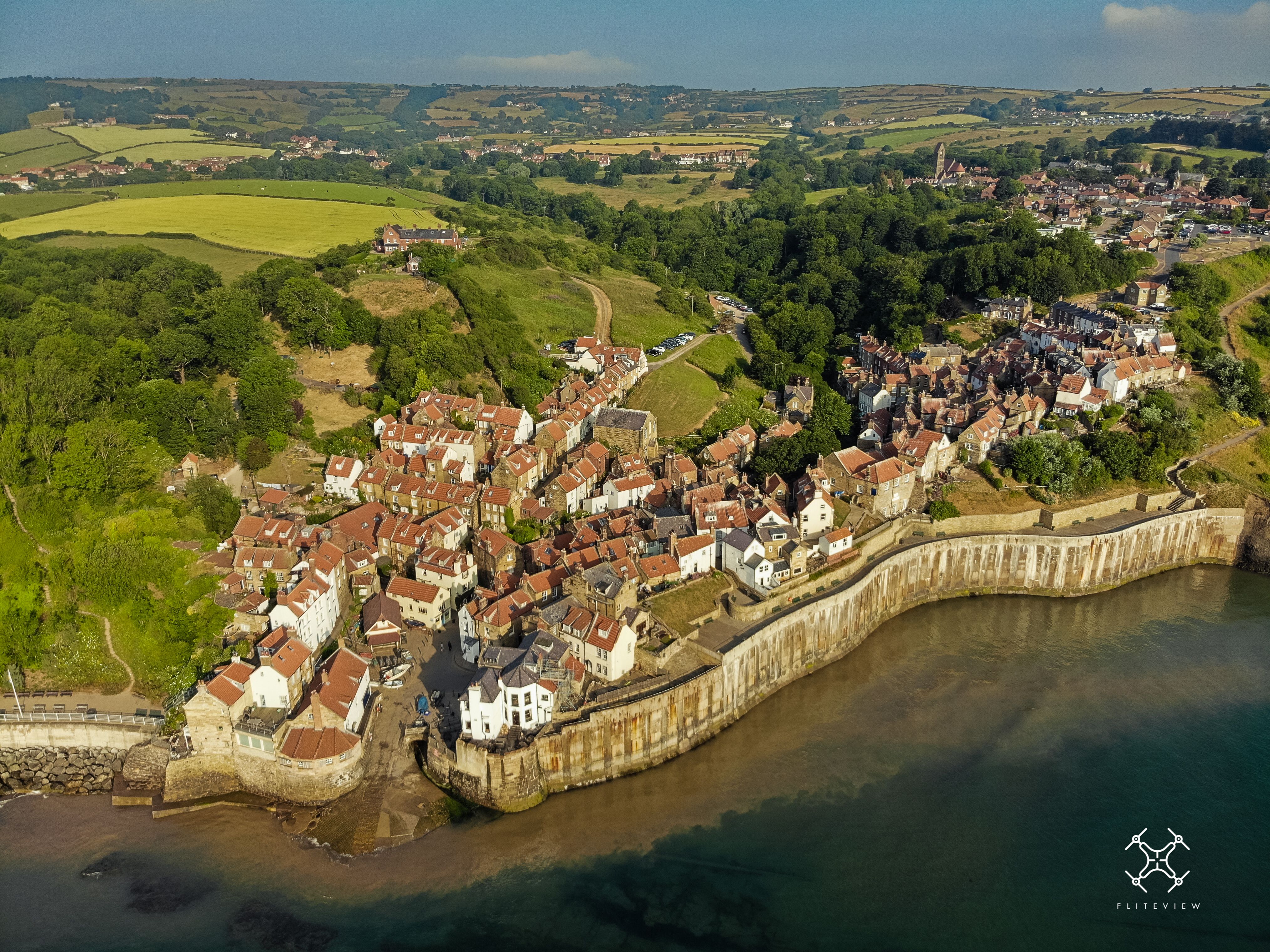 https://mdw-travel-data-us-east-1.s3.amazonaws.com/img/country/United-Kingdom/Robin-Hoods-Bay/img_03.jpg