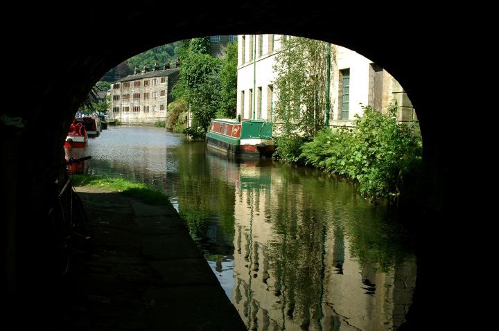 https://mdw-travel-data-us-east-1.s3.amazonaws.com/img/country/United-Kingdom/Rochdale-Canal/img_01.jpg