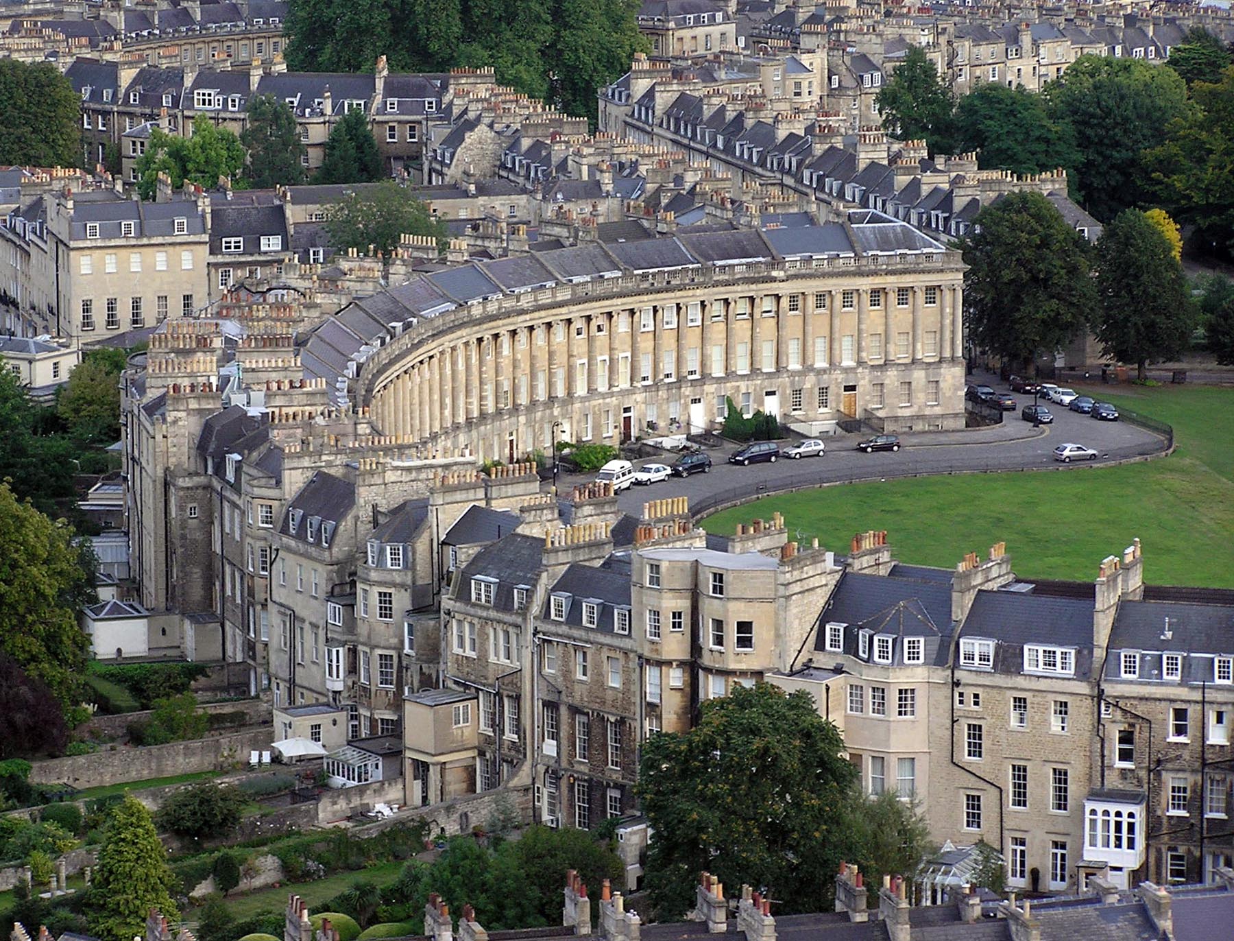 https://mdw-travel-data-us-east-1.s3.amazonaws.com/img/country/United-Kingdom/Royal-Crescent/img_03.jpg