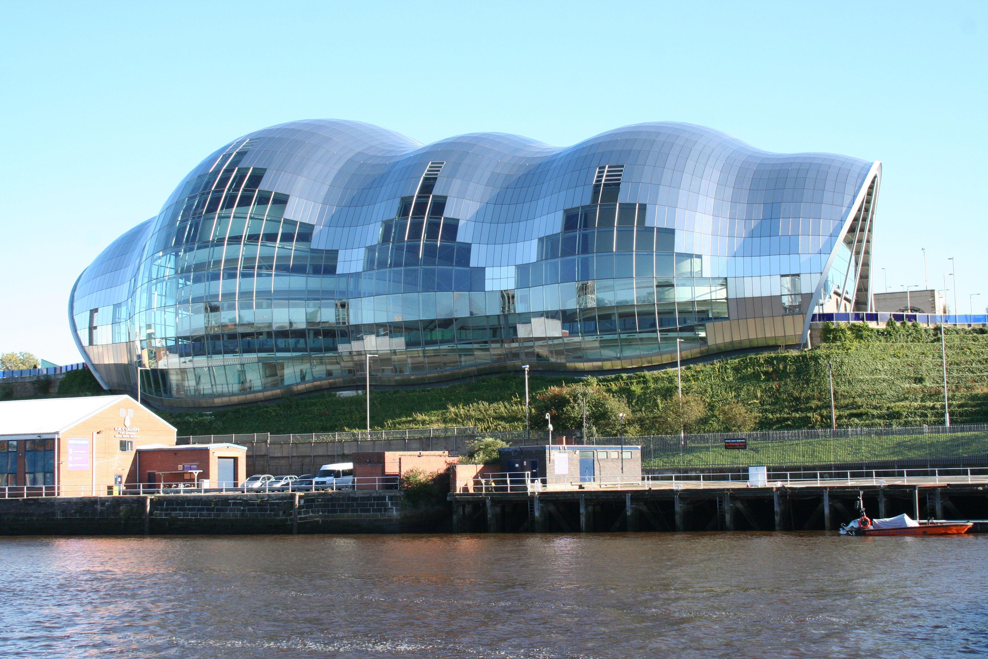 https://mdw-travel-data-us-east-1.s3.amazonaws.com/img/country/United-Kingdom/Sage-Gateshead/img_01.jpg