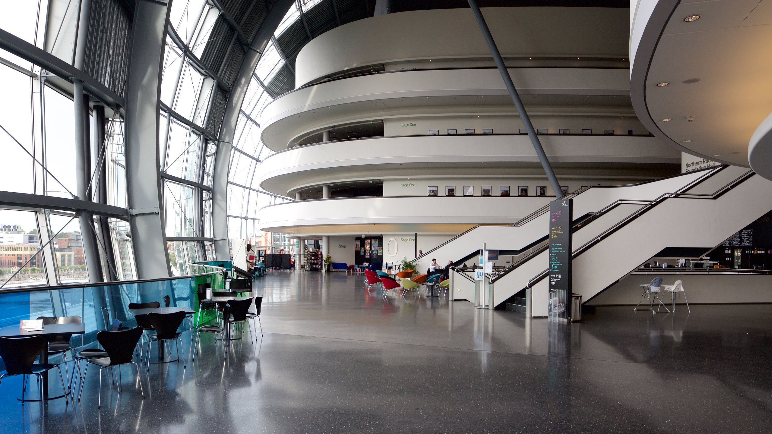 https://mdw-travel-data-us-east-1.s3.amazonaws.com/img/country/United-Kingdom/Sage-Gateshead/img_02.jpg