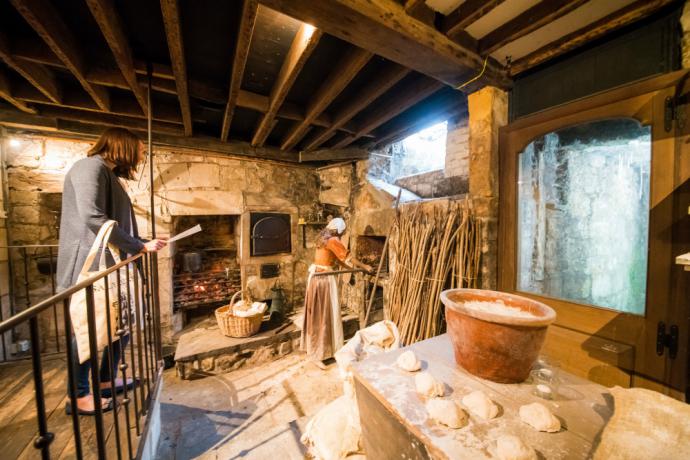 https://mdw-travel-data-us-east-1.s3.amazonaws.com/img/country/United-Kingdom/Sally-Lunns-Historic-Eating-House/img_03.jpg
