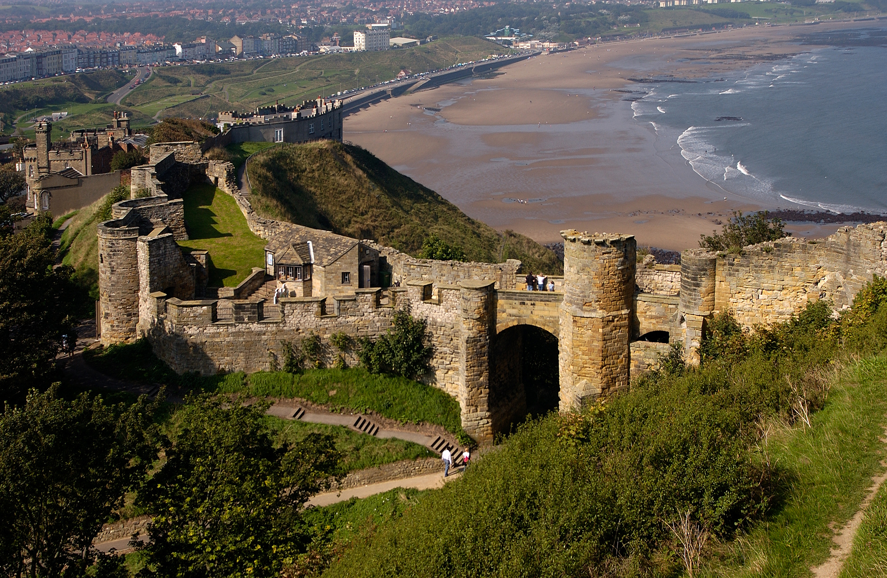 https://mdw-travel-data-us-east-1.s3.amazonaws.com/img/country/United-Kingdom/Scarborough-Castle/img_02.jpg