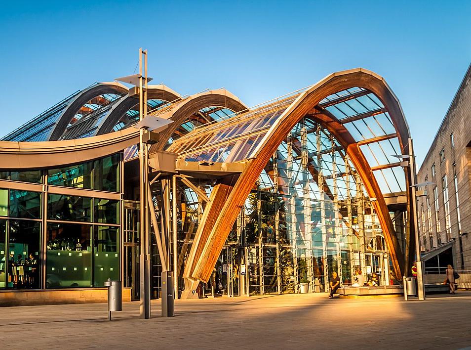 https://mdw-travel-data-us-east-1.s3.amazonaws.com/img/country/United-Kingdom/Sheffield-Winter-Garden/img_02.jpg