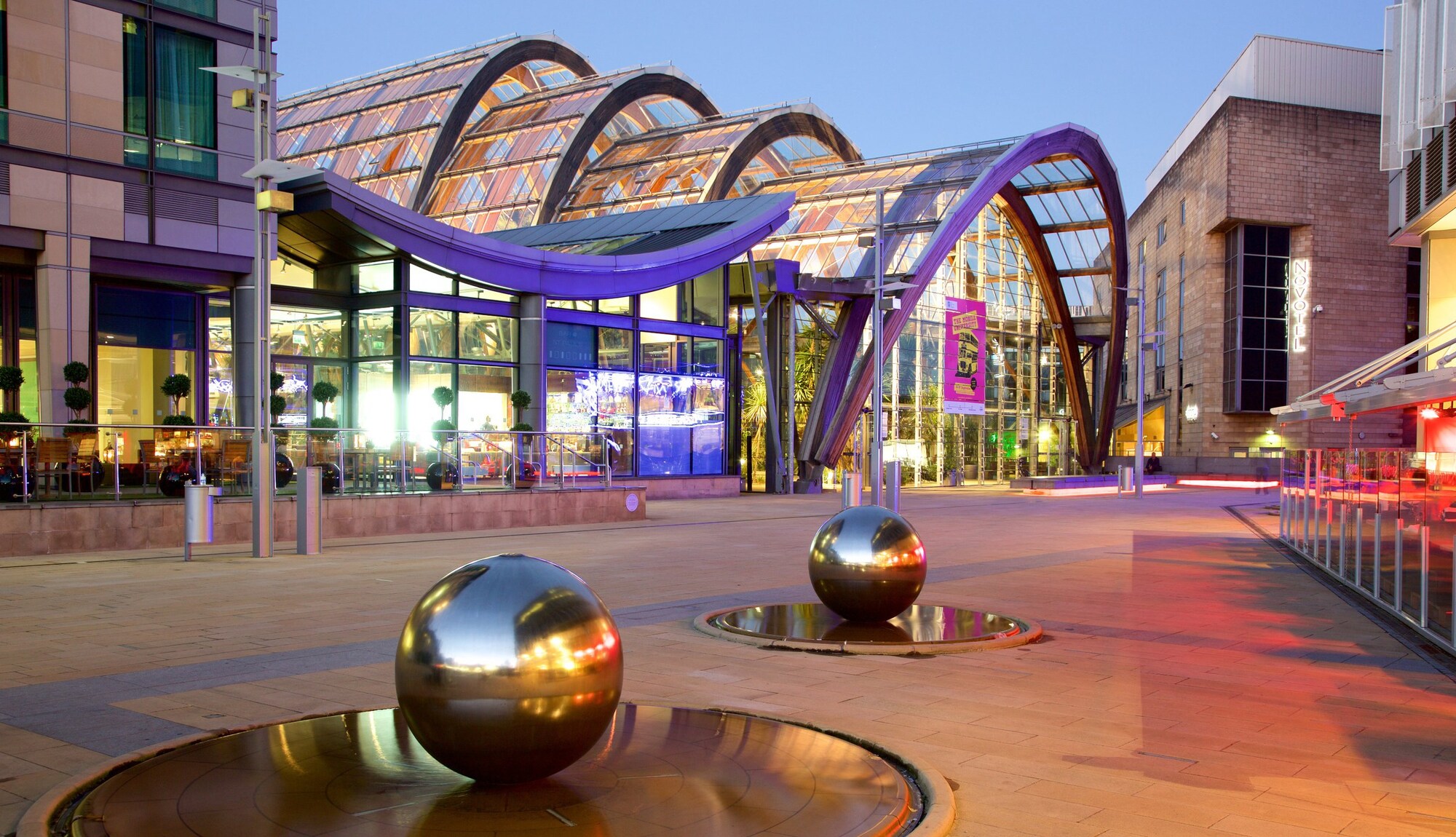 https://mdw-travel-data-us-east-1.s3.amazonaws.com/img/country/United-Kingdom/Sheffield-Winter-Garden/img_03.jpg