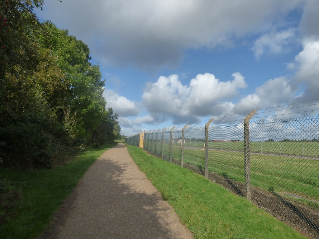https://mdw-travel-data-us-east-1.s3.amazonaws.com/img/country/United-Kingdom/Sheldon-Country-Park/img_01.jpg