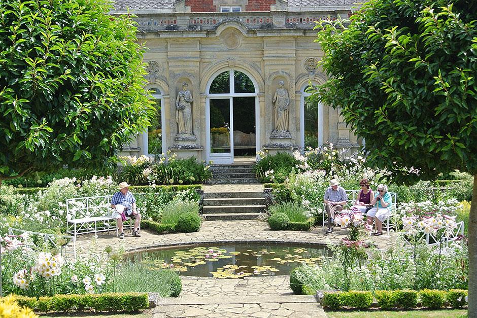 https://mdw-travel-data-us-east-1.s3.amazonaws.com/img/country/United-Kingdom/Somerleyton-Hall-and-Gardens/img_01.jpg