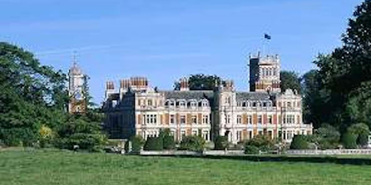 https://mdw-travel-data-us-east-1.s3.amazonaws.com/img/country/United-Kingdom/Somerleyton-Hall-and-Gardens/img_03.jpg