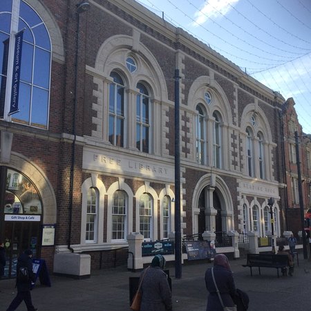 https://mdw-travel-data-us-east-1.s3.amazonaws.com/img/country/United-Kingdom/South-Shields-Museum-&-Art-Gallery/img_03.jpg