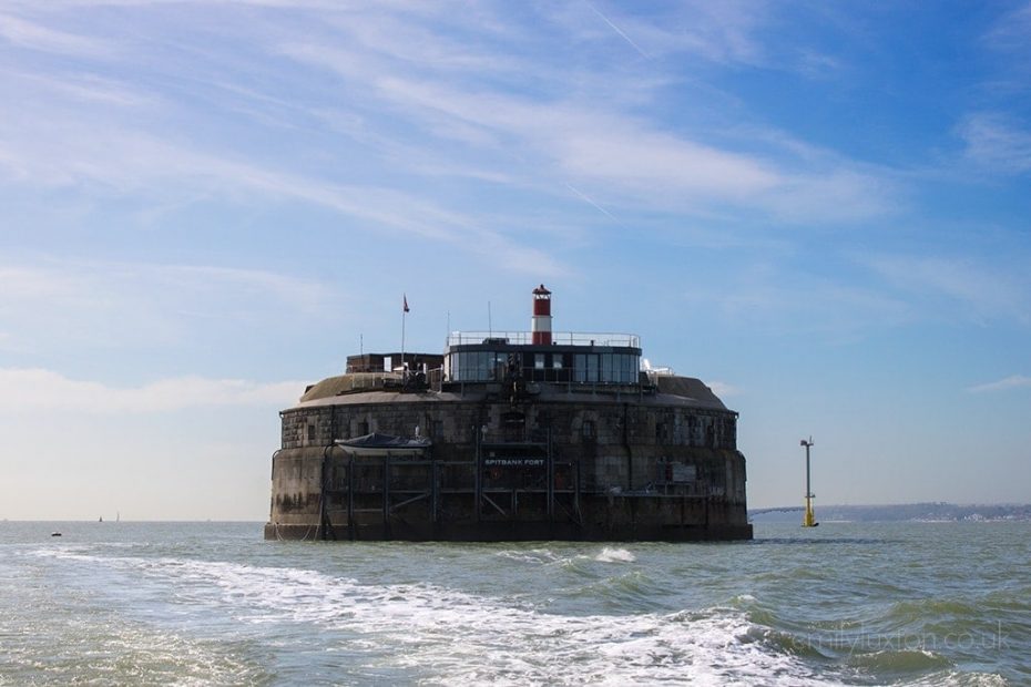 https://mdw-travel-data-us-east-1.s3.amazonaws.com/img/country/United-Kingdom/Spitbank-Fort/img_00.jpg