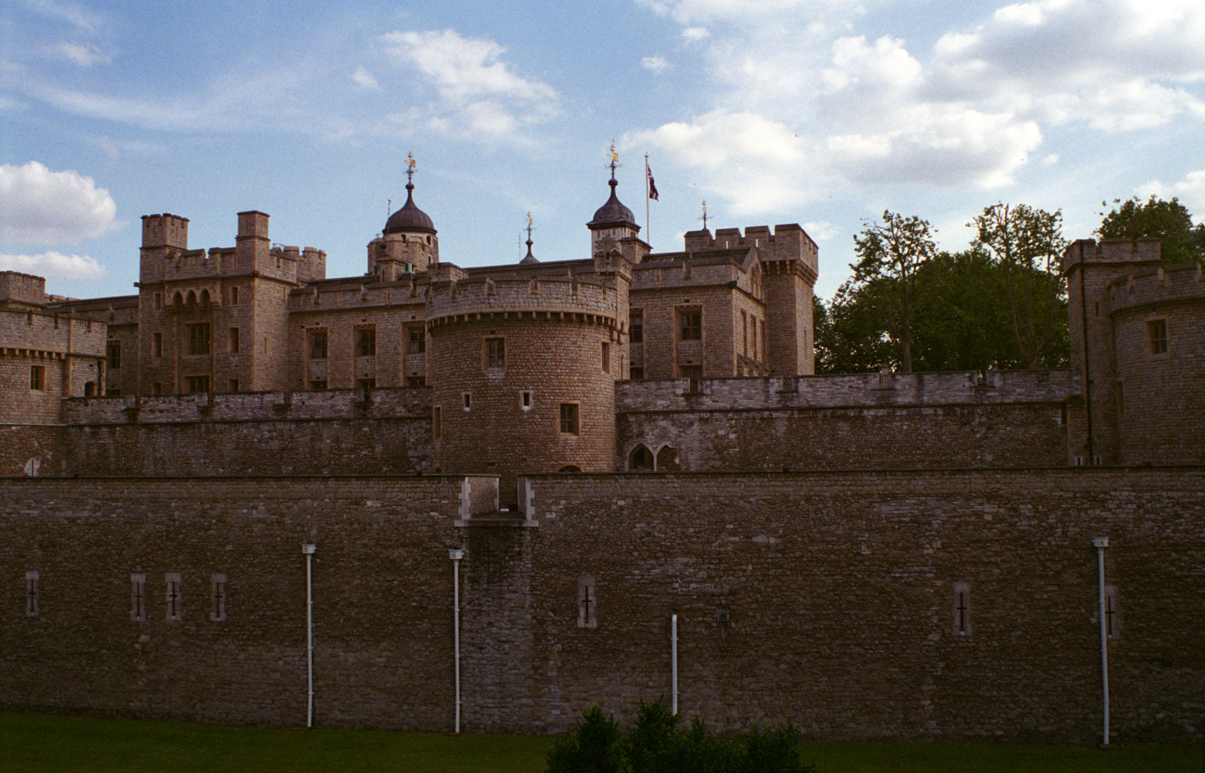 https://mdw-travel-data-us-east-1.s3.amazonaws.com/img/country/United-Kingdom/Square-Tower/img_03.jpg