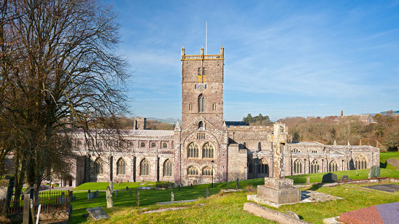 https://mdw-travel-data-us-east-1.s3.amazonaws.com/img/country/United-Kingdom/St-Davids-Cathedral/img_02.jpg