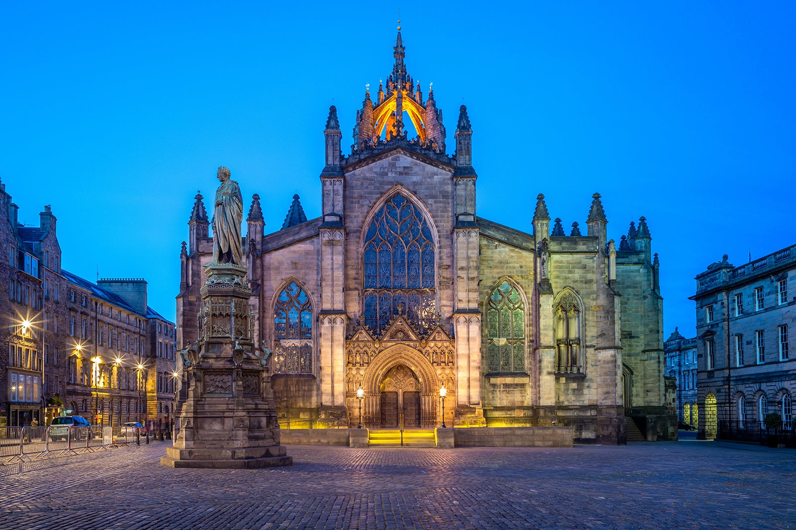https://mdw-travel-data-us-east-1.s3.amazonaws.com/img/country/United-Kingdom/St-Giles-Cathedral/img_00.jpg