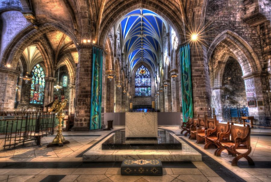 https://mdw-travel-data-us-east-1.s3.amazonaws.com/img/country/United-Kingdom/St-Giles-Cathedral/img_03.jpg