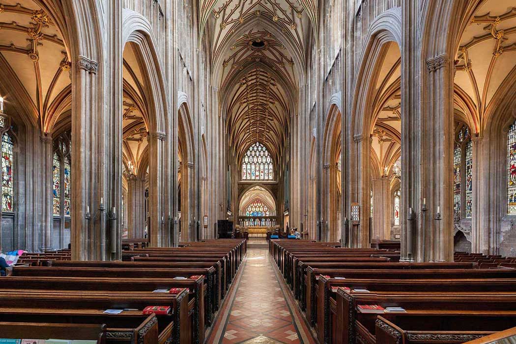 https://mdw-travel-data-us-east-1.s3.amazonaws.com/img/country/United-Kingdom/St-Mary-Redcliffe-Church/img_02.jpg
