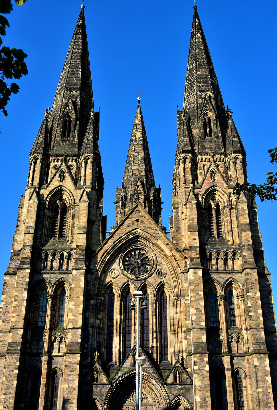 https://mdw-travel-data-us-east-1.s3.amazonaws.com/img/country/United-Kingdom/St-Marys-Cathedral/img_03.jpg