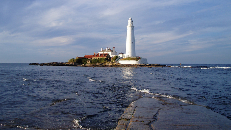 https://mdw-travel-data-us-east-1.s3.amazonaws.com/img/country/United-Kingdom/St-Marys-Lighthouse-and-Visitor-Centre/img_02.jpg