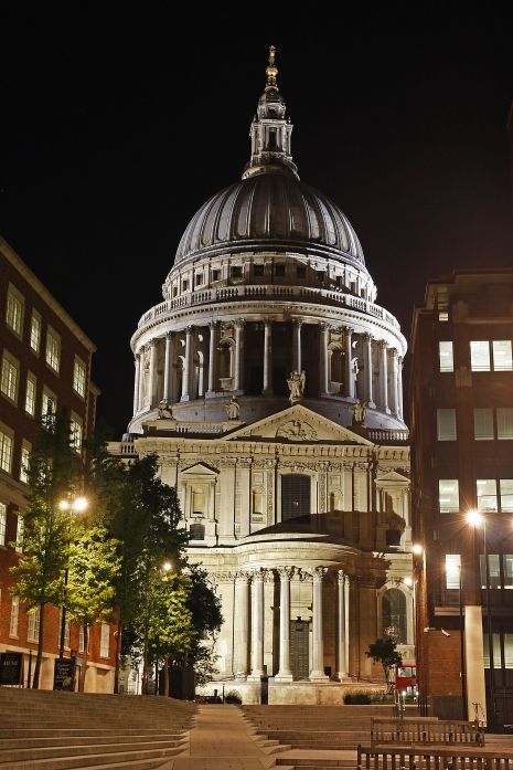 https://mdw-travel-data-us-east-1.s3.amazonaws.com/img/country/United-Kingdom/St-Pauls-Cathedral/img_01.jpg