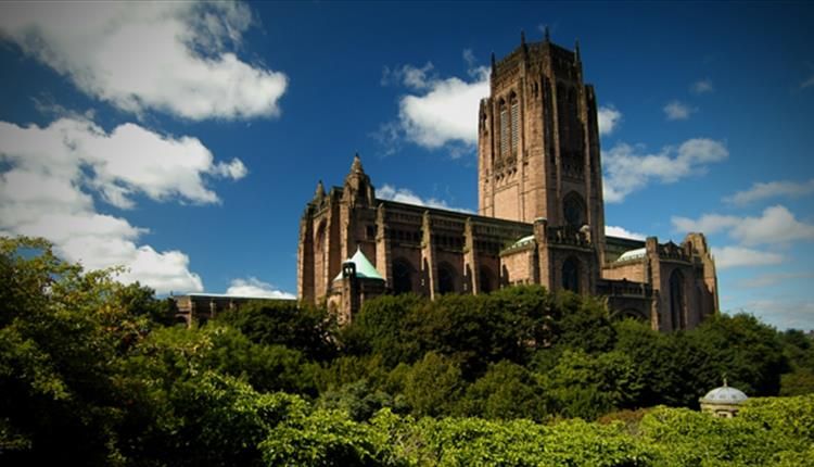 https://mdw-travel-data-us-east-1.s3.amazonaws.com/img/country/United-Kingdom/St-Philips-Cathedral/img_03.jpg