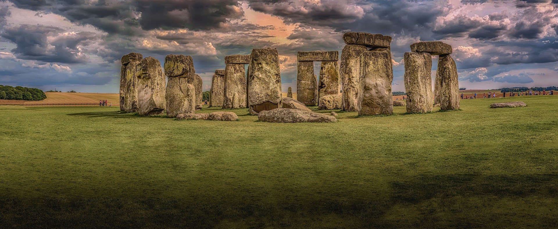 https://mdw-travel-data-us-east-1.s3.amazonaws.com/img/country/United-Kingdom/Stonehenge/img_01.jpg