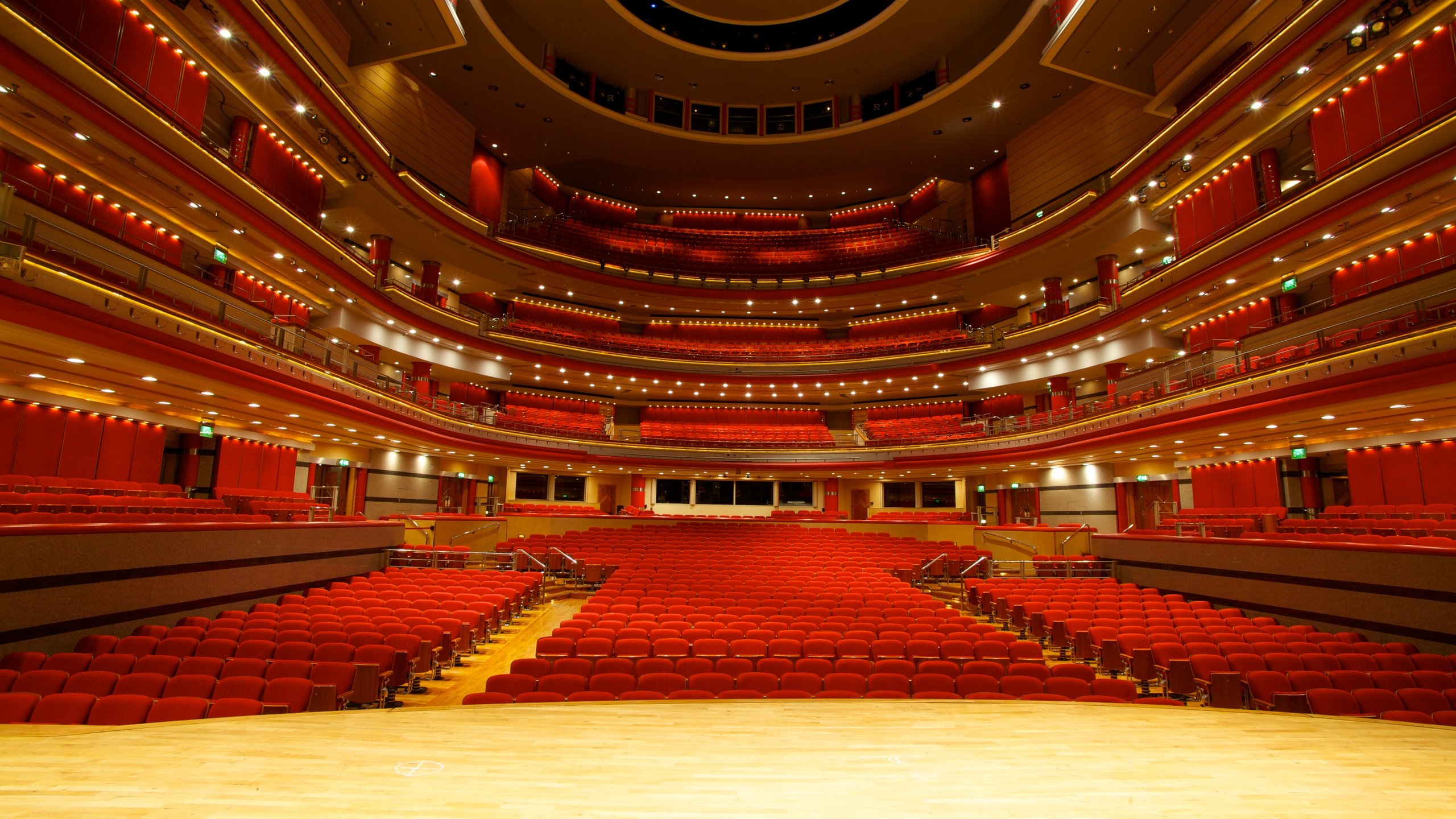 https://mdw-travel-data-us-east-1.s3.amazonaws.com/img/country/United-Kingdom/Symphony-Hall-Birmingham/img_01.jpg