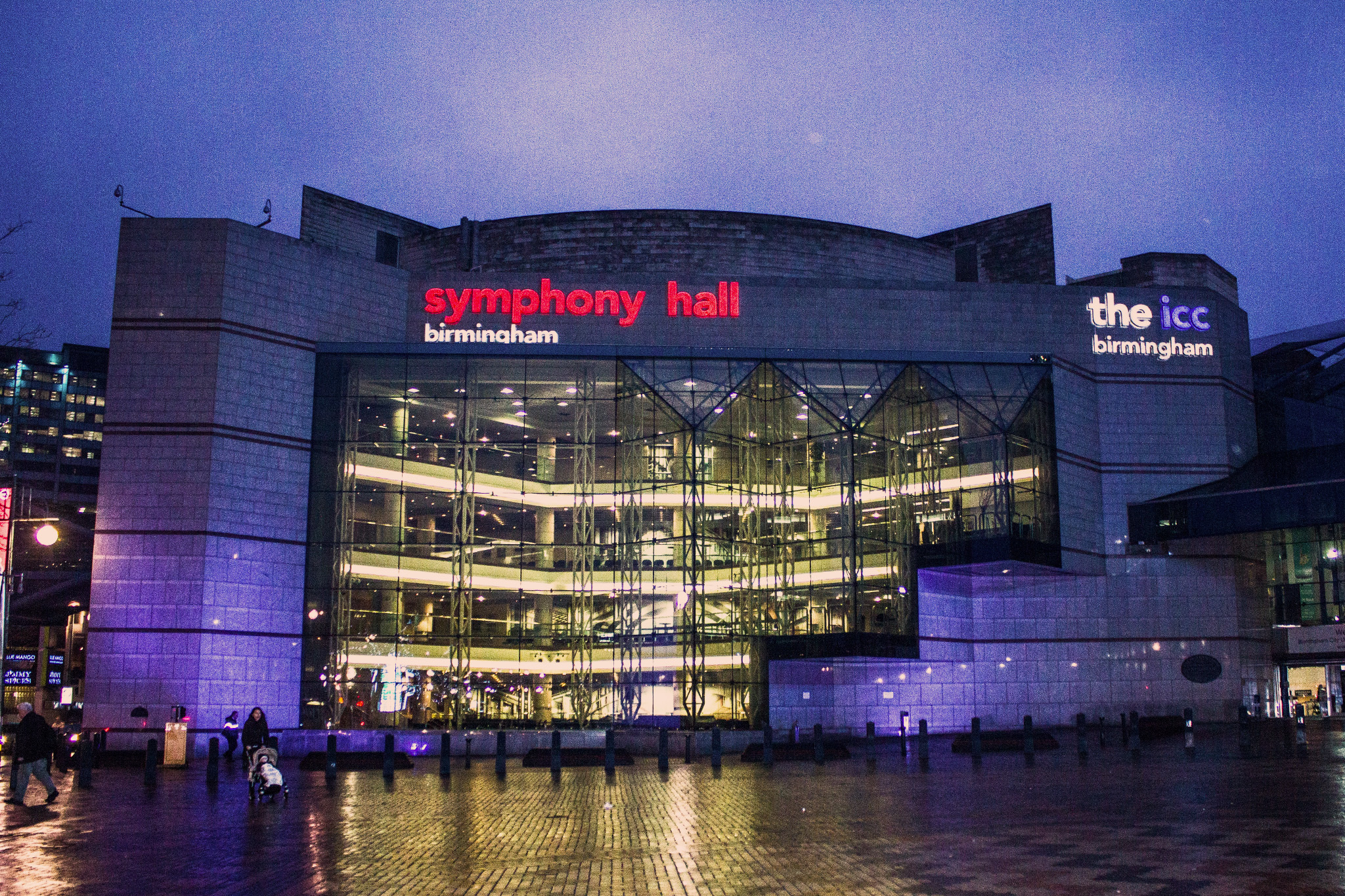 https://mdw-travel-data-us-east-1.s3.amazonaws.com/img/country/United-Kingdom/Symphony-Hall-Birmingham/img_03.jpg