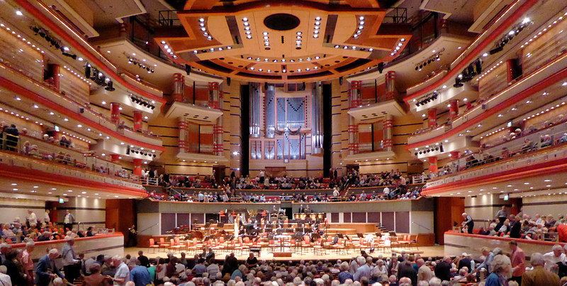 https://mdw-travel-data-us-east-1.s3.amazonaws.com/img/country/United-Kingdom/Symphony-Hall/img_00.jpg
