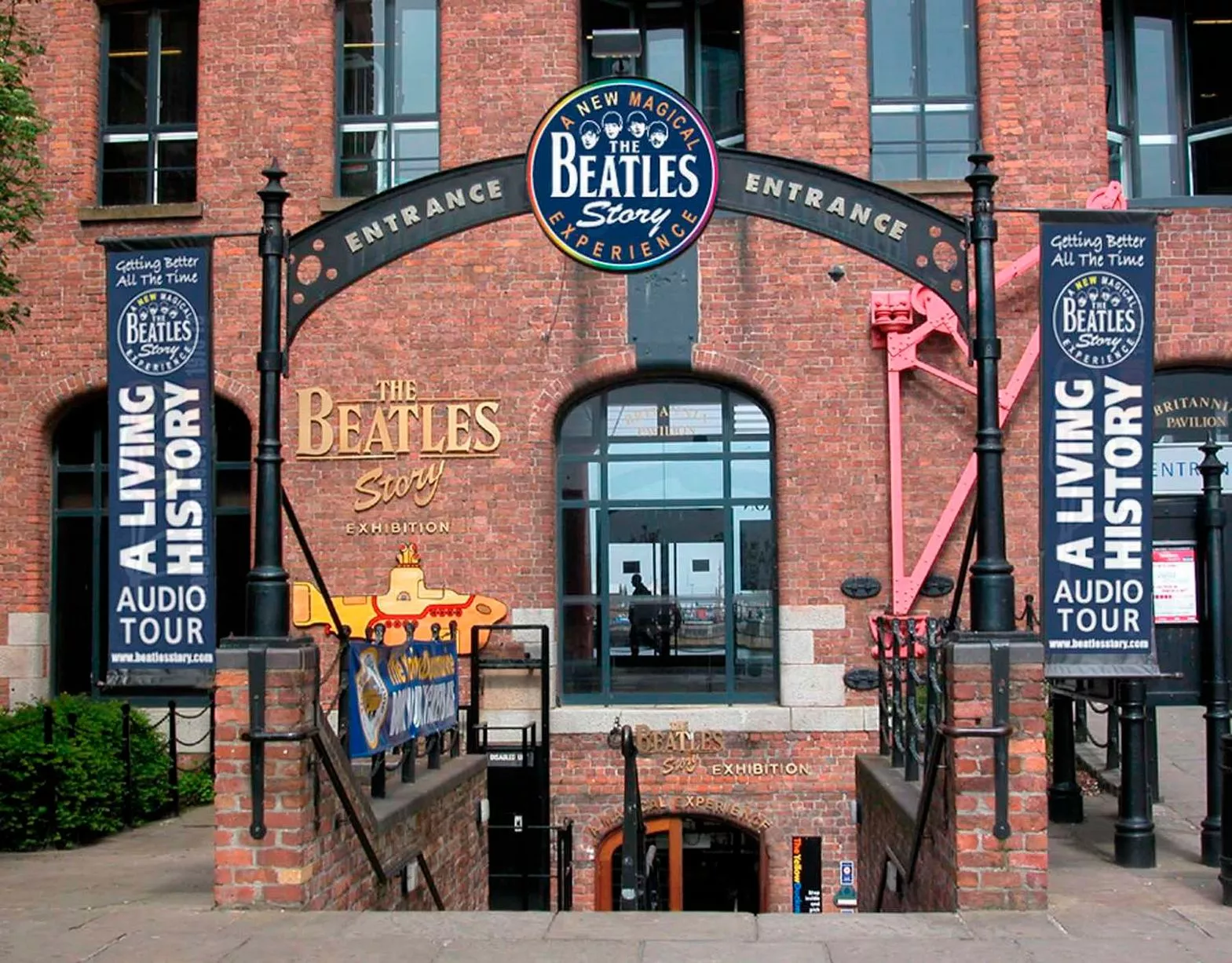 https://mdw-travel-data-us-east-1.s3.amazonaws.com/img/country/United-Kingdom/The-Beatles-Story/img_00.jpg