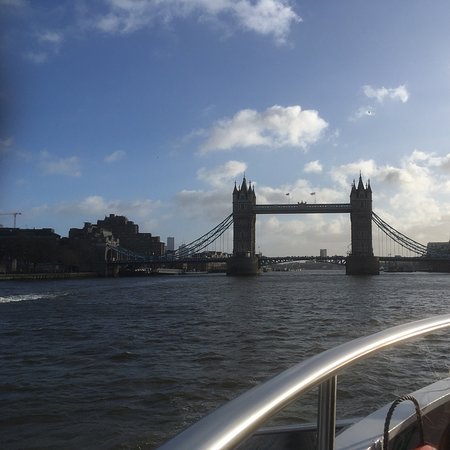 https://mdw-travel-data-us-east-1.s3.amazonaws.com/img/country/United-Kingdom/The-Cutty-Sark/img_02.jpg