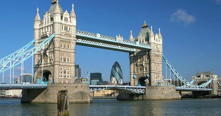 https://mdw-travel-data-us-east-1.s3.amazonaws.com/img/country/United-Kingdom/The-D-Day-Story/img_01.jpg