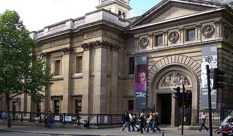 https://mdw-travel-data-us-east-1.s3.amazonaws.com/img/country/United-Kingdom/The-National-Portrait-Gallery/img_01.jpg
