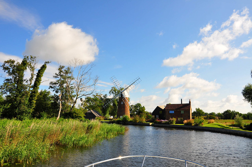 https://mdw-travel-data-us-east-1.s3.amazonaws.com/img/country/United-Kingdom/The-Norfolk-Broads/img_02.jpg