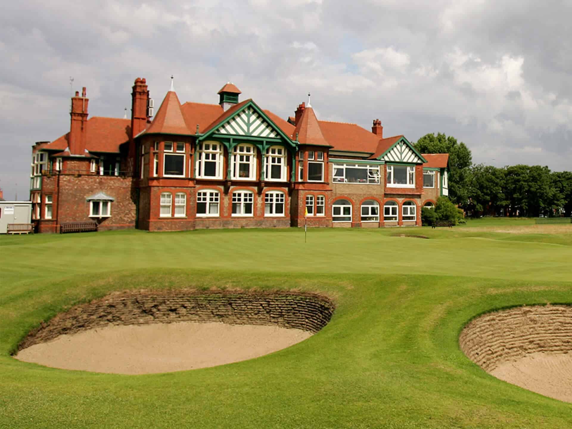 https://mdw-travel-data-us-east-1.s3.amazonaws.com/img/country/United-Kingdom/The-Royal-Liverpool-Golf-Club/img_01.jpg