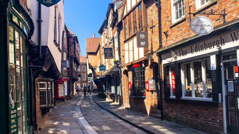 https://mdw-travel-data-us-east-1.s3.amazonaws.com/img/country/United-Kingdom/The-Shambles/img_00.jpg