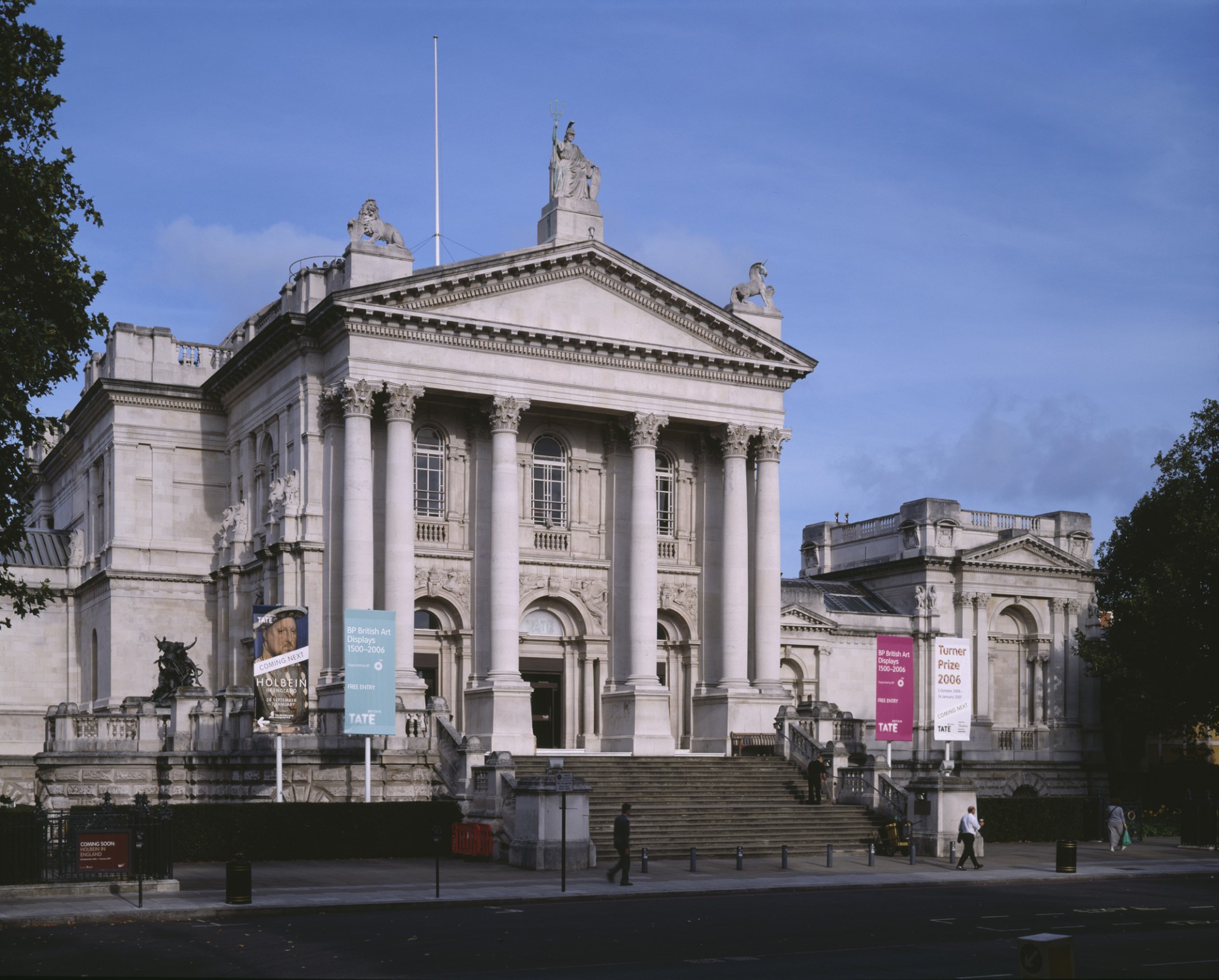 https://mdw-travel-data-us-east-1.s3.amazonaws.com/img/country/United-Kingdom/The-Tate-Britain/img_00.jpg